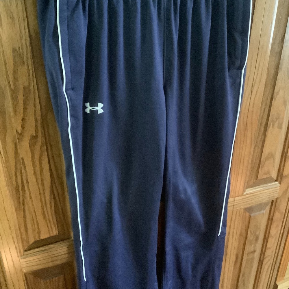 NWOT Under Armour ladies navy knit pants